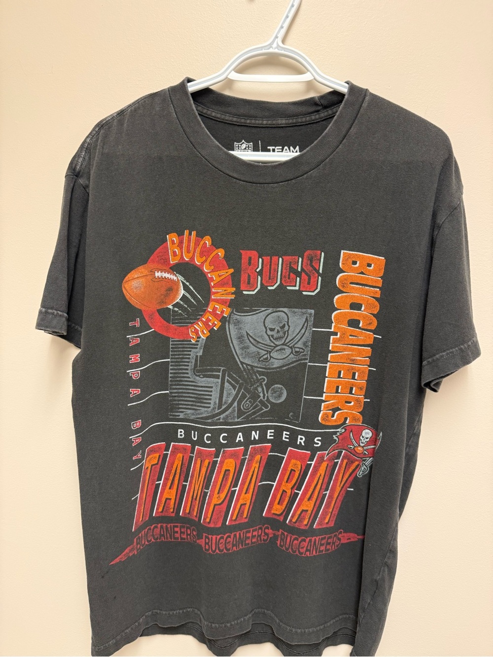 Abercrombie & Fitch Tampa Bay Buccaneers Graphic T-Shirt Men’s Medium Black